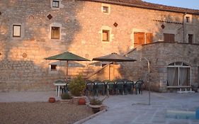 Gites et studios les cigales à Grospierres, piscine partagée, studio murier 2 personnes